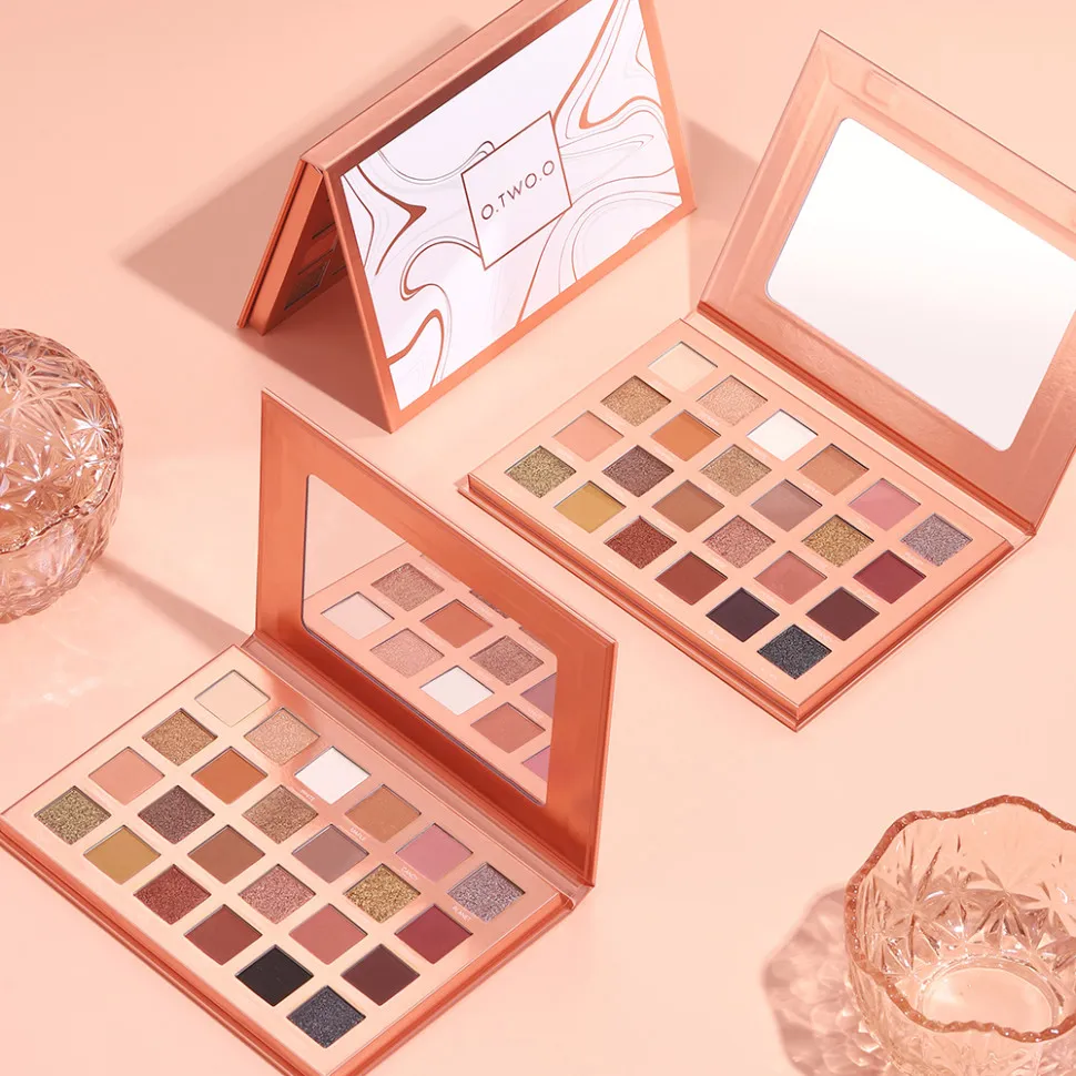 Палитра теней для век O.TWO.O 24 цвета EM015